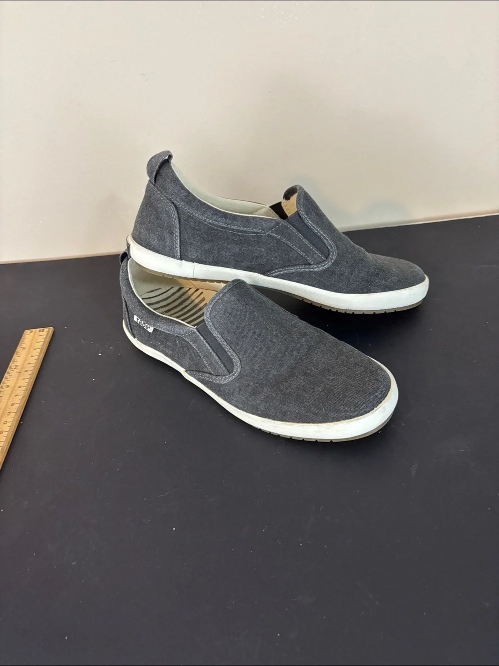 Taos Dark Gray Dandy Canvas Slip-on Shoe Sneaker Size 8.5